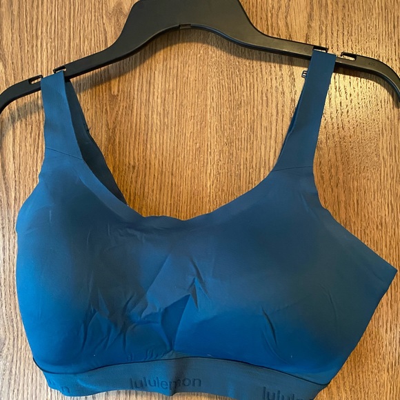 Lululemon Fine Form Bra
Bermuda Teal EUC - Picture 2 of 3